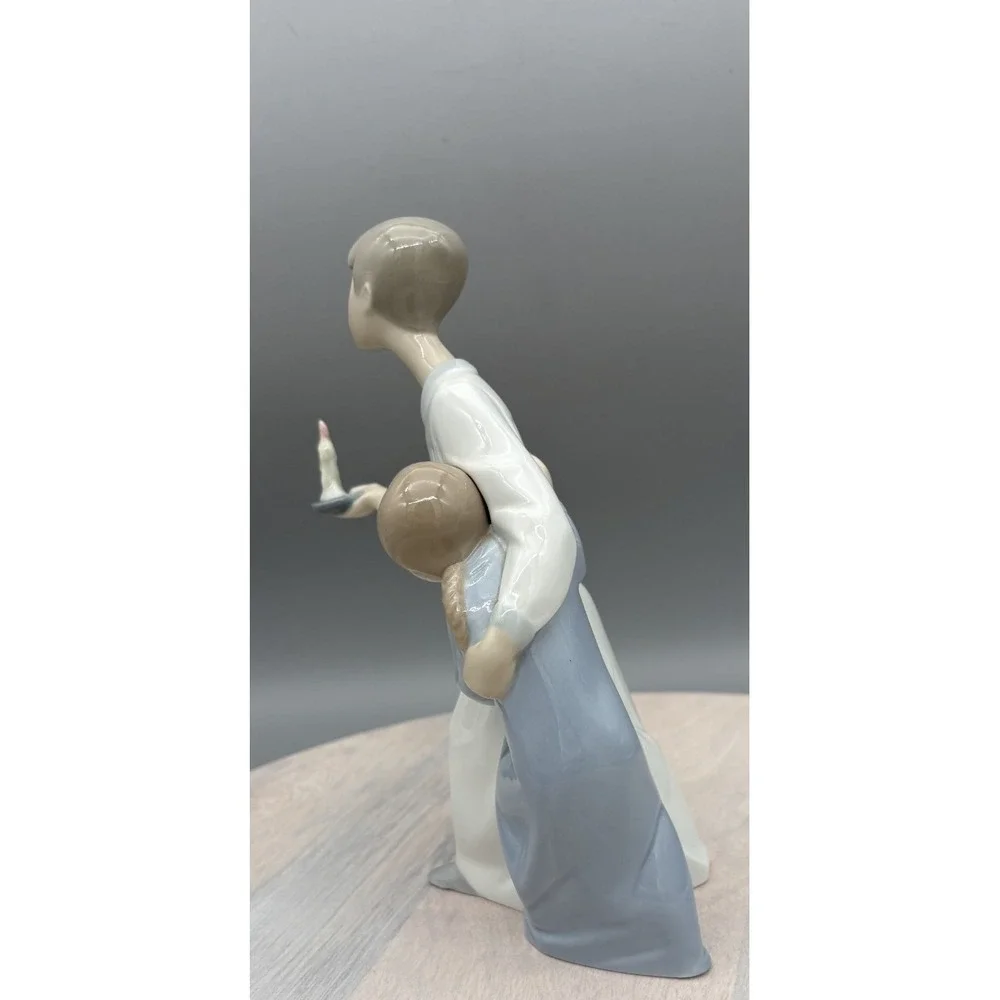 Vtg Lladro Figurine #4874 Boy in Night Shirt candle Porcelain Glossy Finish 8.5